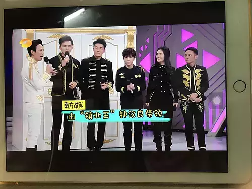 武艺和弟弟热搜第一?又有明星带家属出道?他