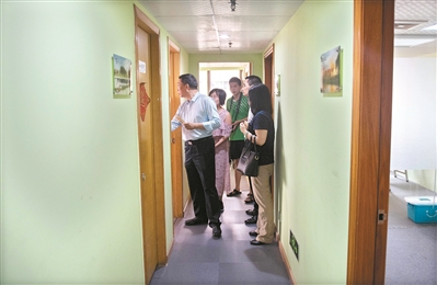 广州368家校外培训机构无证无照：有机构70㎡隔9课室