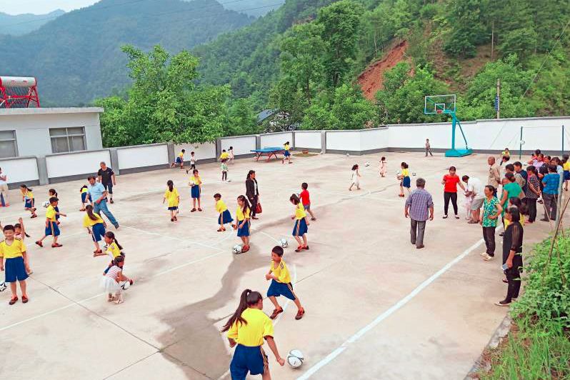 农村可以见到足球场吗,农村可以见到足球场吗现在