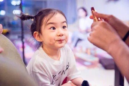 Lucky大名首次曝光,名字寓意令人惊呼!戚薇的