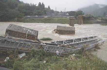 次生灾害严重！西日本暴雨致56条铁路线停摆