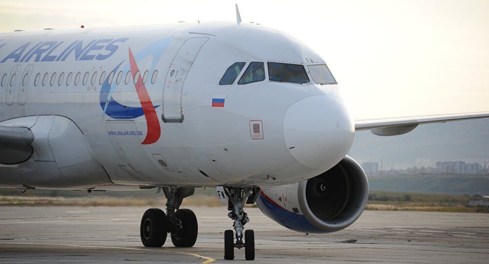 俄航空公司空乘人员飞行途中为旅客接生