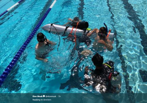 马斯克发布逃生舱测试视频：用于营救被困泰国少年足球队