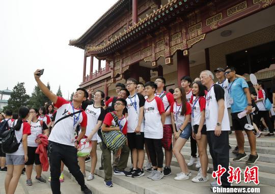 京港300余名青少年在京开展科技人文主题交流