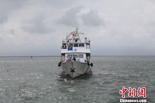 庆祝中国“航海日” 广东惠州执法船盛装巡航