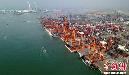 上半年全国港口货物吞吐量和外贸货物吞吐量保持增长