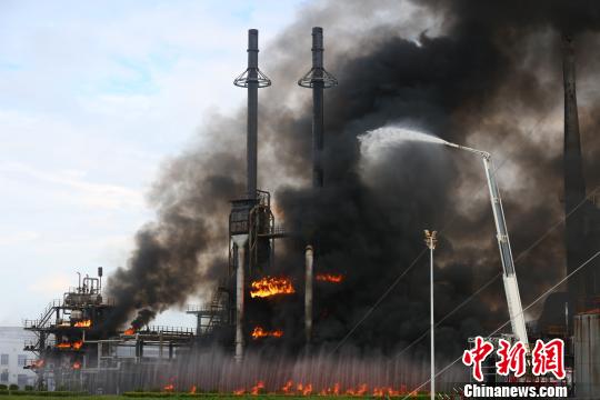 广西举行石油化工火灾救援演练 提升事故处置能力