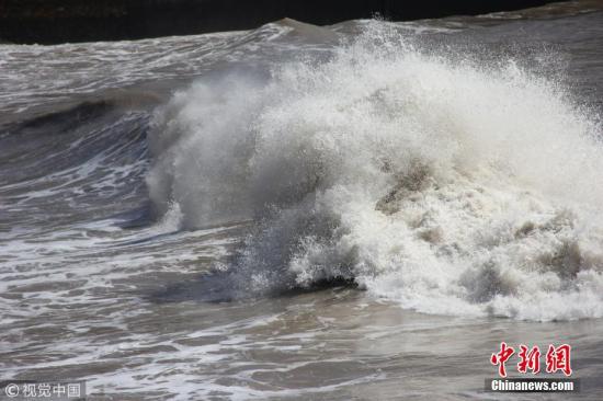 长江防总部署应对长江上游洪水和今年第8号台风