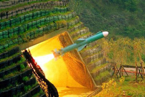 台湾称雄风-2E导弹能打到上海？敢打试试！