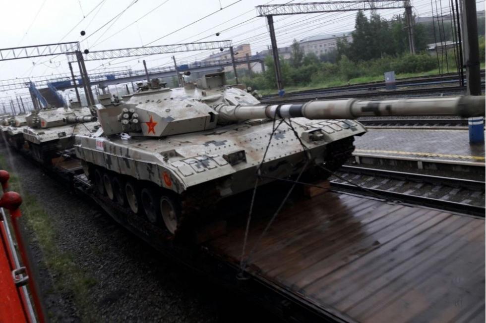 96坦克又走铁路赴俄参加坦克世界杯，为何不派运20空运？