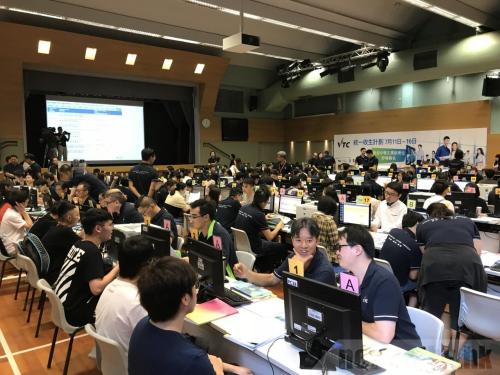 香港职训局开放多所院校统一招生 1小时2万考生报名