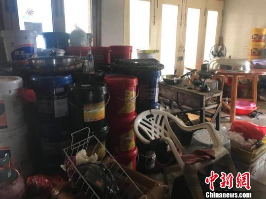 �u艚村村民陈仁唐家中。 胡哲斐 摄 �u艚村村民陈仁唐家中。 胡哲斐 摄
