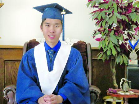 加拿大安省2华裔同获顶级奖学金 称学习需劳逸结合