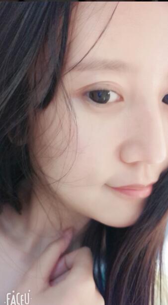 英雄联盟陆雪琪直播卸妆 素颜的她不掉粉反而疯狂涨粉?