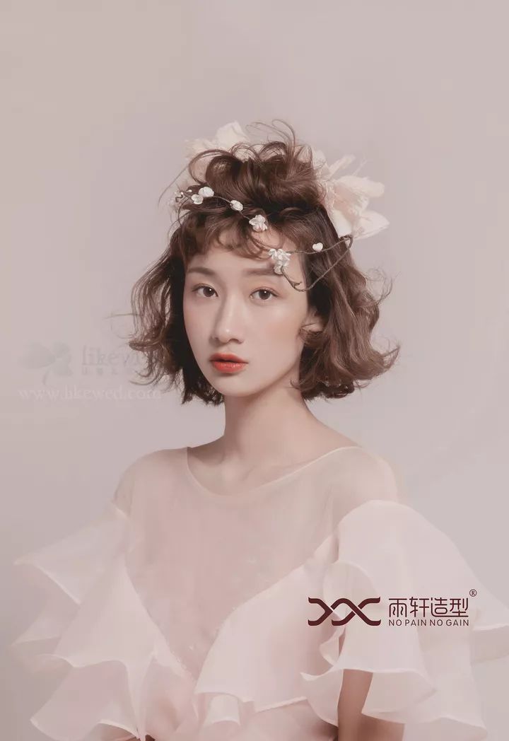 遇到高圆圆这样的短发新娘怎么做造型?两套方案给你参考,不谢!