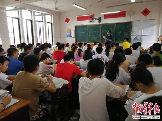 中国青年报：搬迁无法治愈“大班额”背后的教育之痛