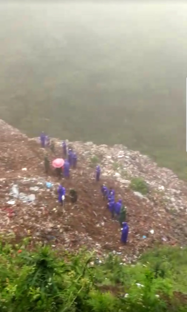 云南镇雄两儿童失联疑似被埋垃圾山：已找到一人遗体