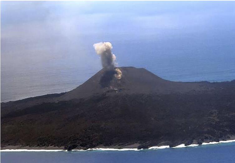 日本小笠原群岛西之岛发生小规模火山喷发