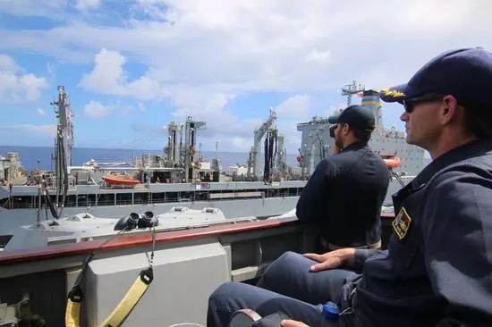美军驱逐舰“绕台湾岛”了？专家：或为躲避台风