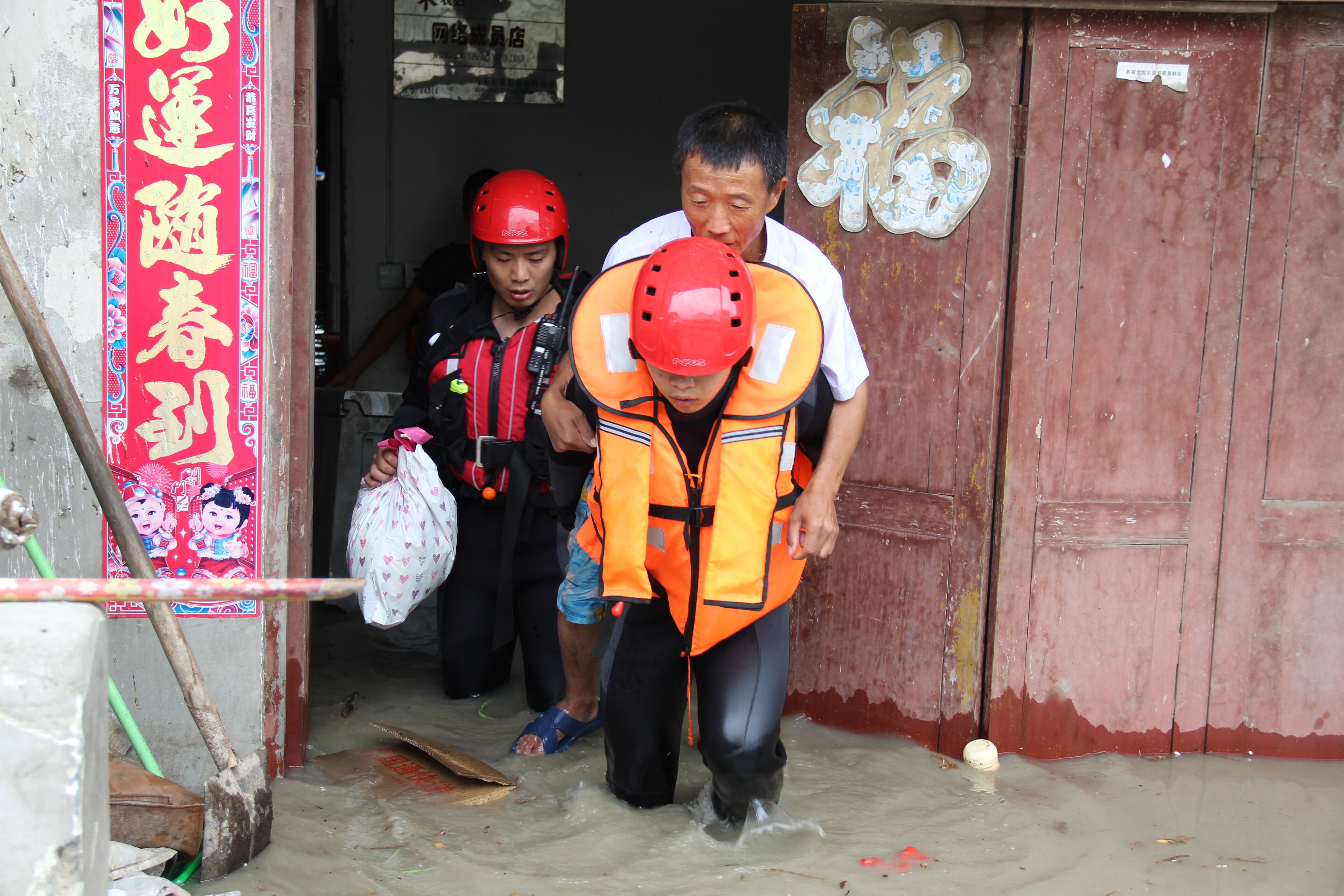 洪峰过境重庆潼南致3万人受灾，启动I级防汛应急预警
