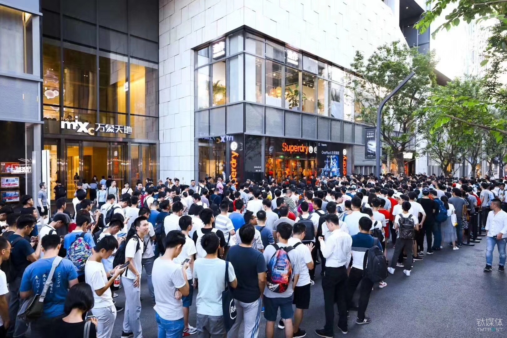 OnePlus Cooperation with Superdry: Off-line Events