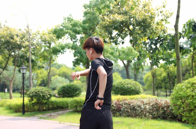 跑步听歌、移动支付都支持!这运动指导专家让我彻底“抛弃”手机 跑步听歌、移动支付都支持!这运动指导专家让我彻底“抛弃”手机