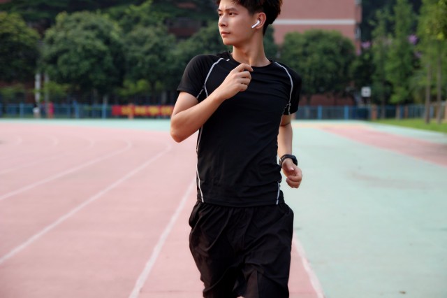 跑步听歌、移动支付都支持!这运动指导专家让我彻底“抛弃”手机 跑步听歌、移动支付都支持!这运动指导专家让我彻底“抛弃”手机