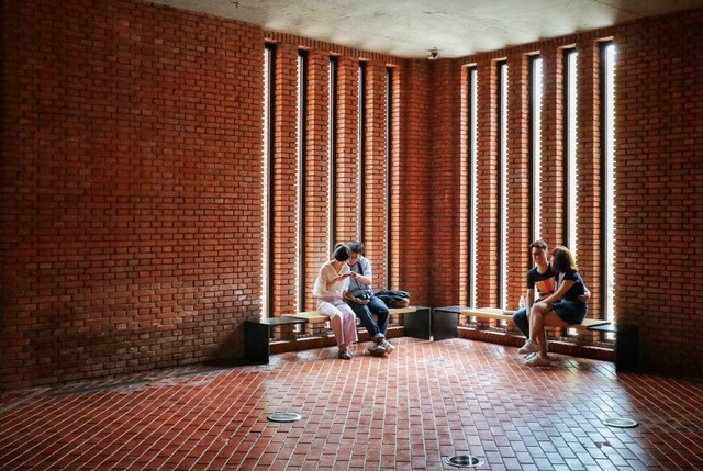 光影砖砌的美学 EOS M6陪你邂逅那抹红