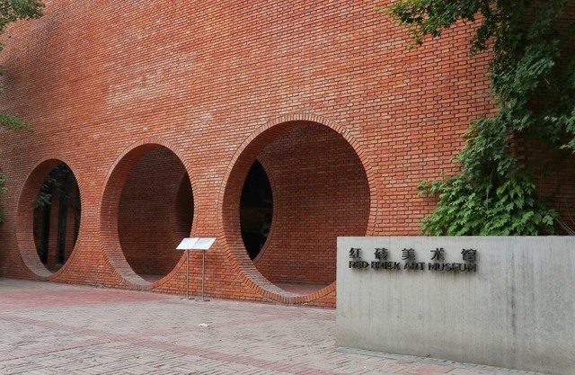 光影砖砌的美学 EOS M6陪你邂逅那抹红