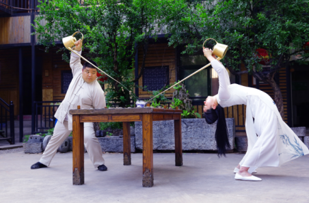 四川长嘴壶茶艺花式表演创始人黄磊大师谈中国长嘴壶茶艺文化
