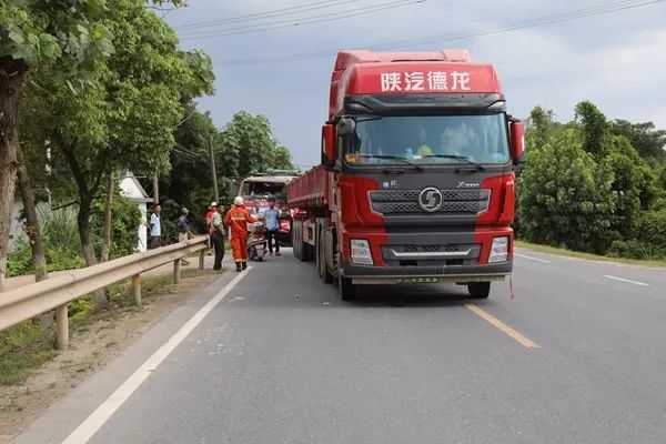 【暖新闻江西2018】弋阳发生交通事故驾驶员