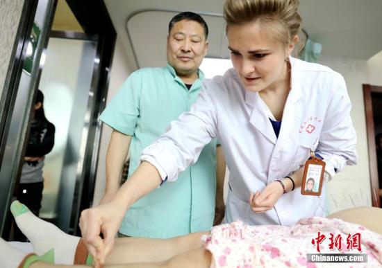 葡萄牙学生兴起中国留学热 主攻中医、科技专业