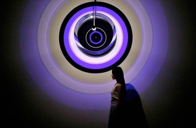 光影砖砌的美学 EOS M6陪你邂逅那抹红