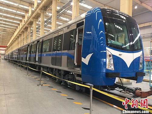 中国造城铁车辆尼日利亚投入运行
