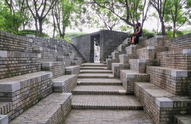 光影砖砌的美学 EOS M6陪你邂逅那抹红