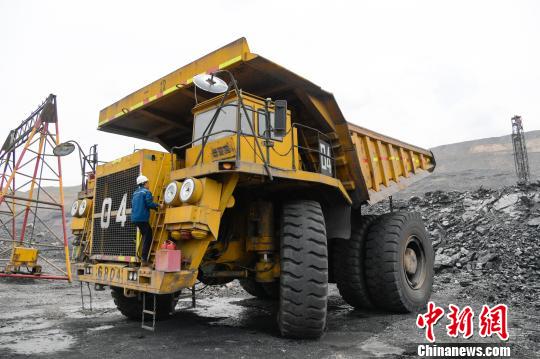 安太堡露天煤矿的建设不仅引领了中国煤炭企业的转型升级，更是带动了中国装备制造业的发展。　武俊杰 摄