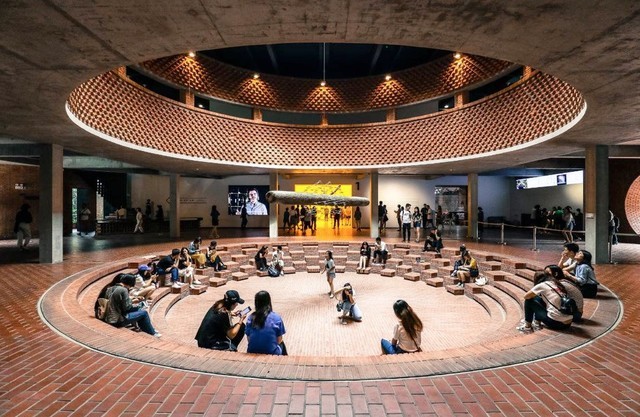 光影砖砌的美学 EOS M6陪你邂逅那抹红