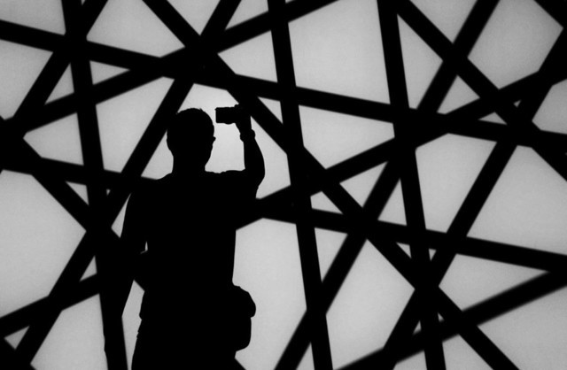 光影砖砌的美学 EOS M6陪你邂逅那抹红