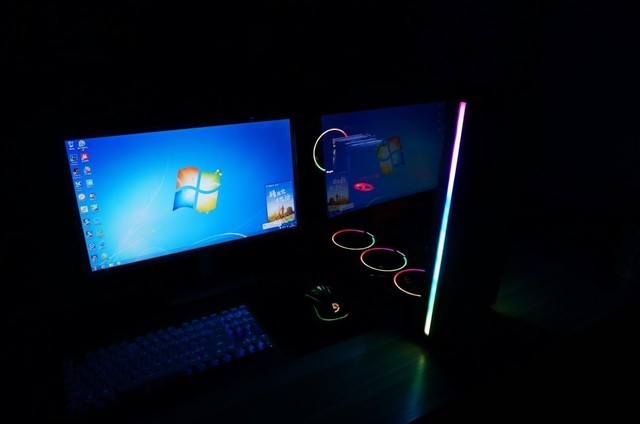 流水式RGB光效 鑫谷凡仕F1带来新体验 