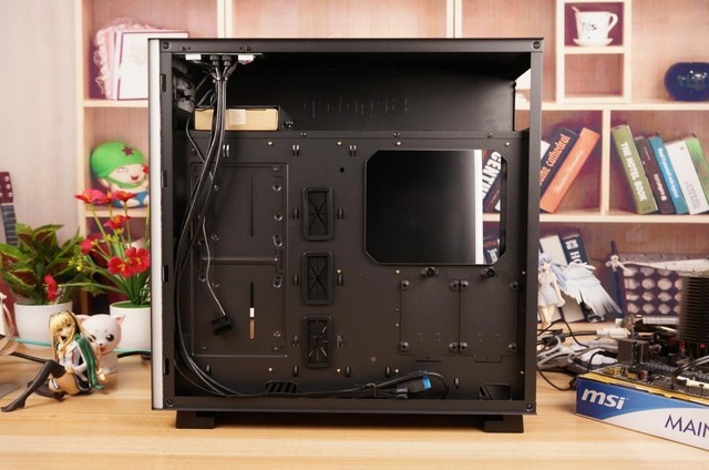 流水式RGB光效 鑫谷凡仕F1带来新体验 