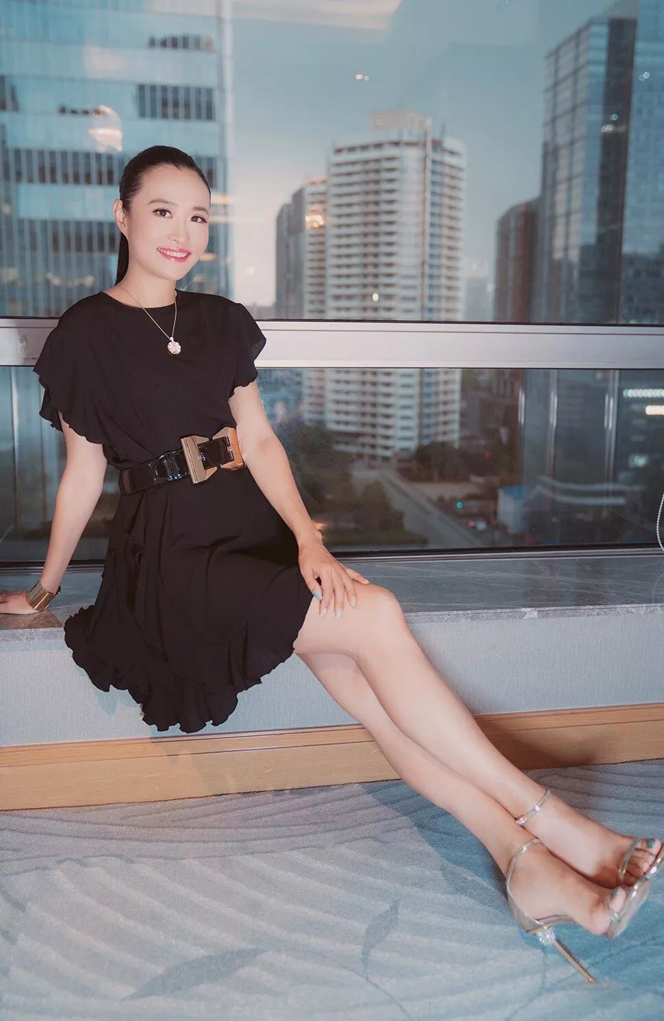 专访中国第一足球女主播王曦梁世界杯像杯子内有酸甜苦辣喝一口五味杂