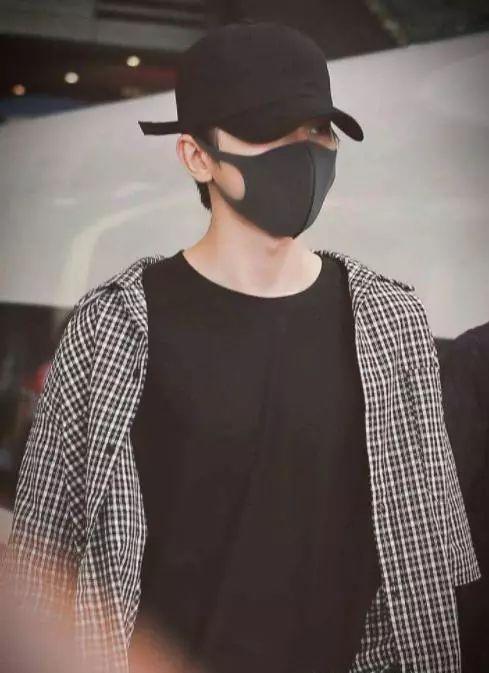 百分九少年全副武装,朱正廷穿搭时尚,林彦俊最难辨认!