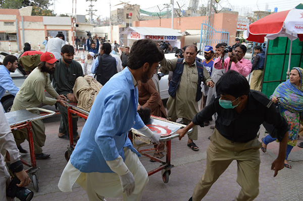 巴基斯坦一政治集会现场发生自杀式炸弹袭击迄今已致128死