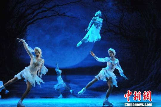 英国冰上芭蕾舞团将首度访京 15吨真冰上跳“天鹅湖”