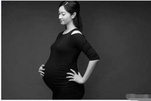 朱亚文妻子首晒二胎孕肚照，自曝怀孕胖了50斤