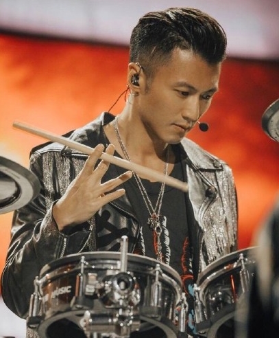 见惯了谢霆锋穿厨师服,《中国好声音》以歌手