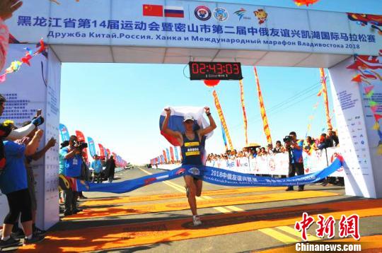 中俄最大界湖边的马拉松开赛 全球2256人参赛