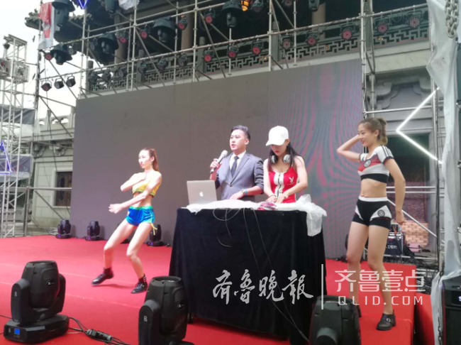 首届荷花音乐节启幕，三千名网友嗨翻济南大明湖