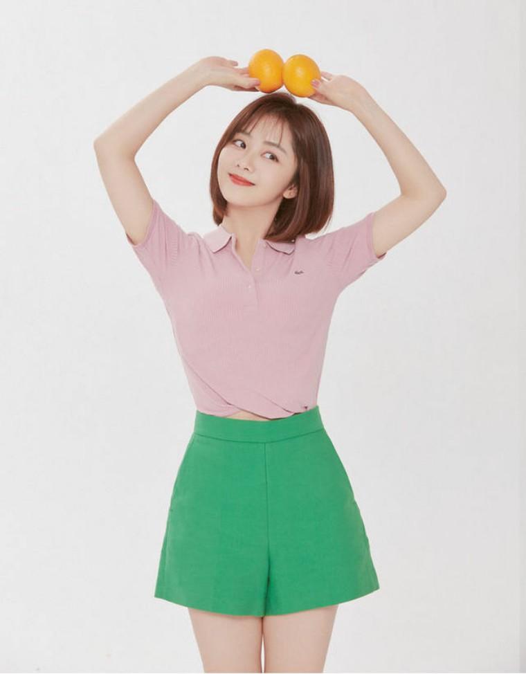 看看谭松韵示范:娃娃脸如何穿出轻盈女人味?