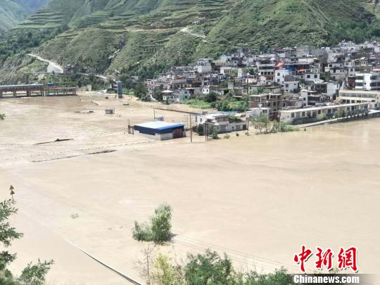 甘肃舟曲暴雨洪涝2人遇难，不稳定滑坡体存隐患或致堰塞湖